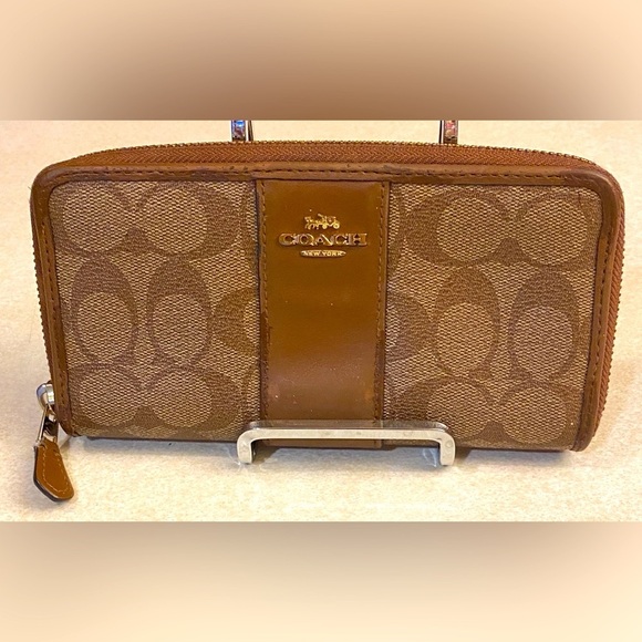 COACH Brown Zip Around Wallet, EUC - Picture 1 of 11
